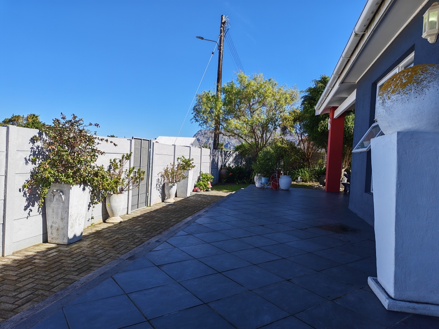 3 Bedroom Property for Sale in Palmiet Western Cape